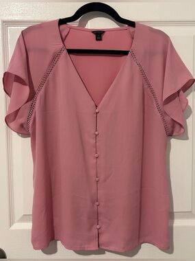 EUC Ann Taylor Dusty Rose Flutter Sleeve Button-Front Blouse